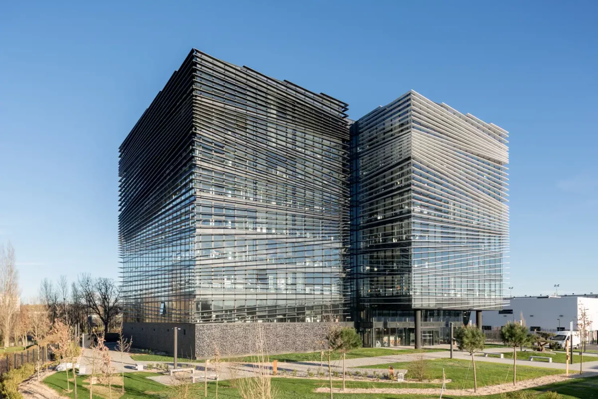 Photographie d'architecture d'un bâtiment Thales à Toulouse